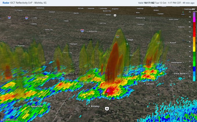 3D reflectivity cores over Kansas, drawn as isosurfaces on the map